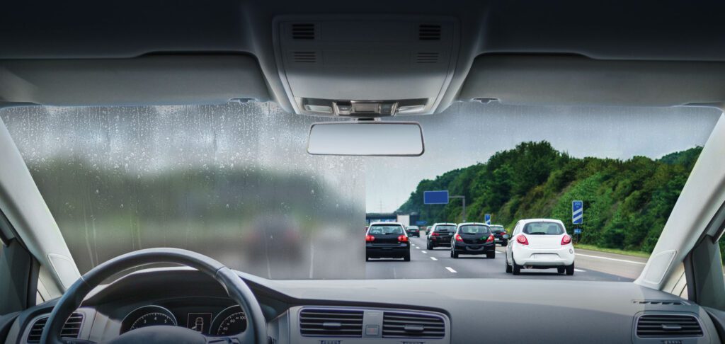Rain-X Canada - Rain‑X Anti-Fog prevents fogging of interior windshields,  windows and mirrors before the problem begins.